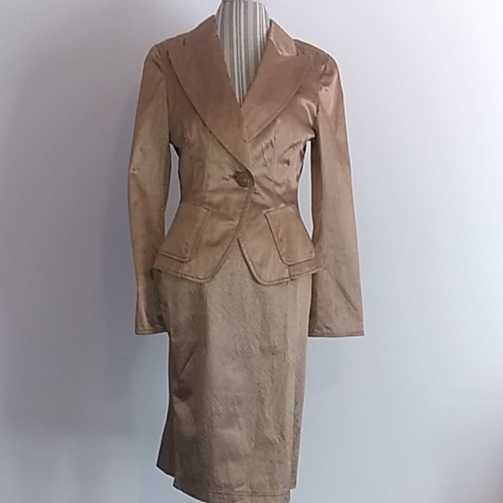 Yoana Baraschi gold suit